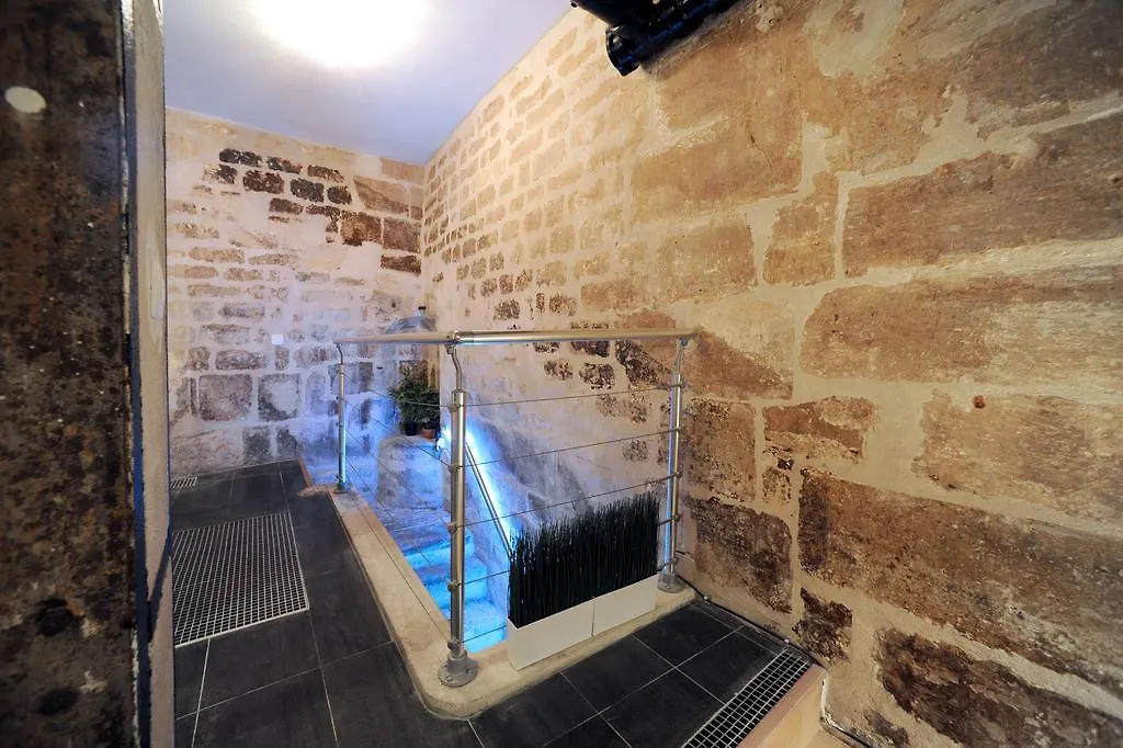 Unique Loft Apartment In Le Marais Paris