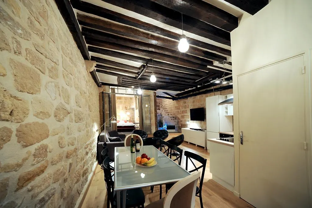 Unique Loft Apartment In Le Marais Paris