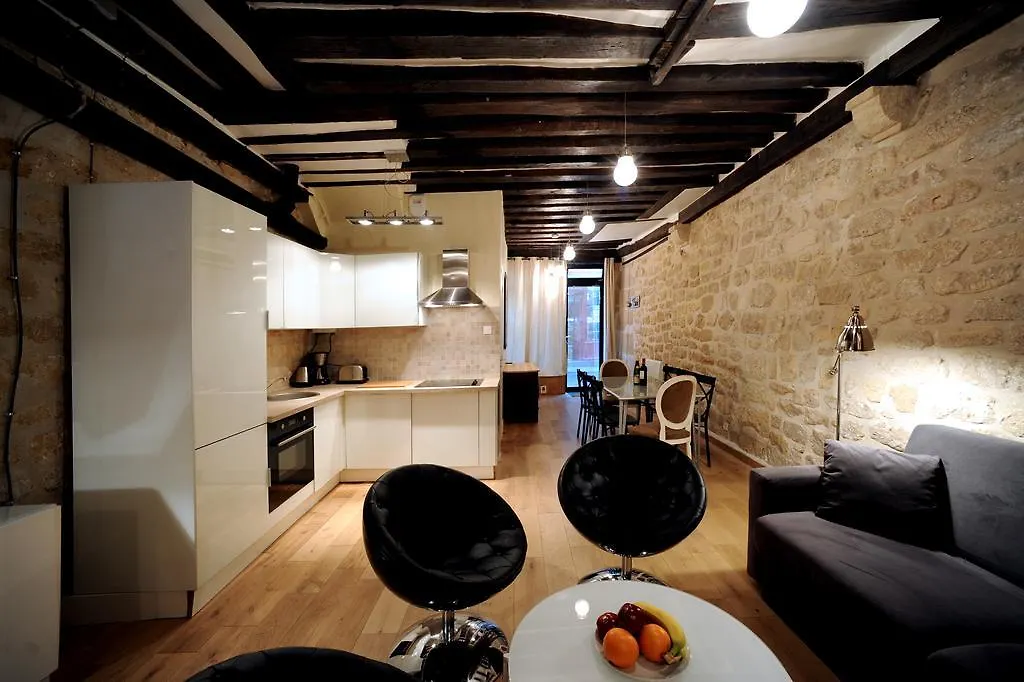 Unique Loft Apartment In Le Marais Paris
