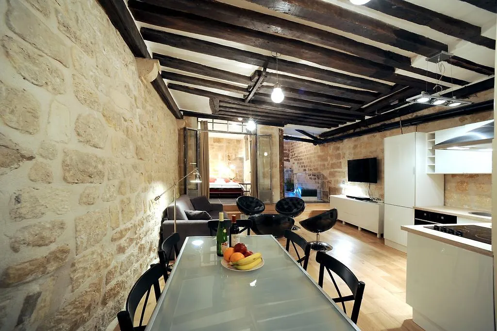 Unique Loft Apartment In Le Marais Paris