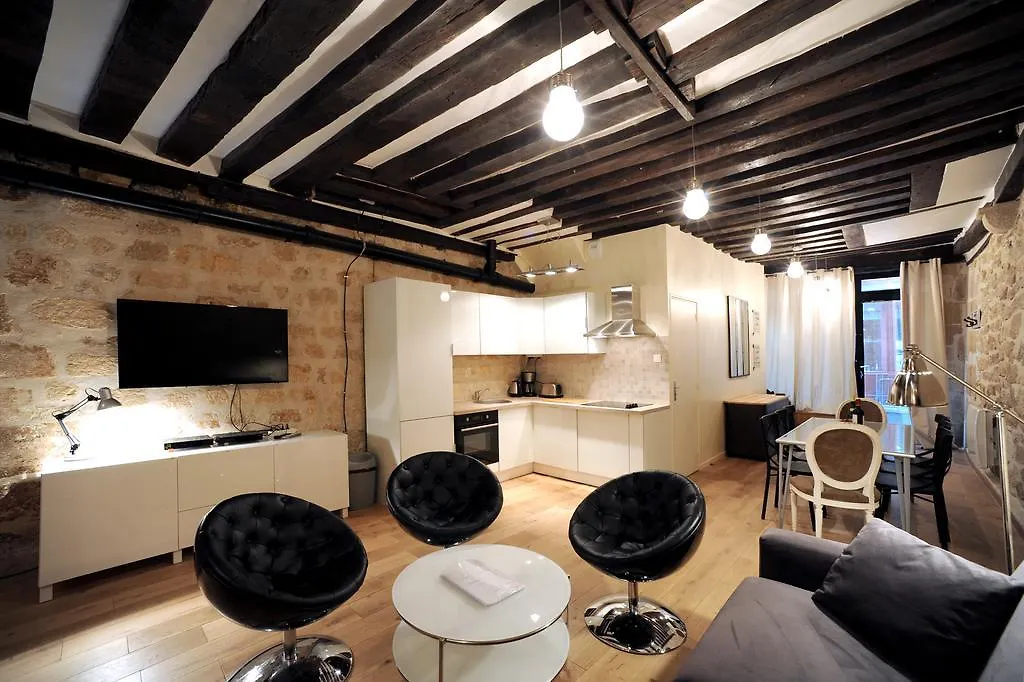 Unique Loft Apartment In Le Marais Paris