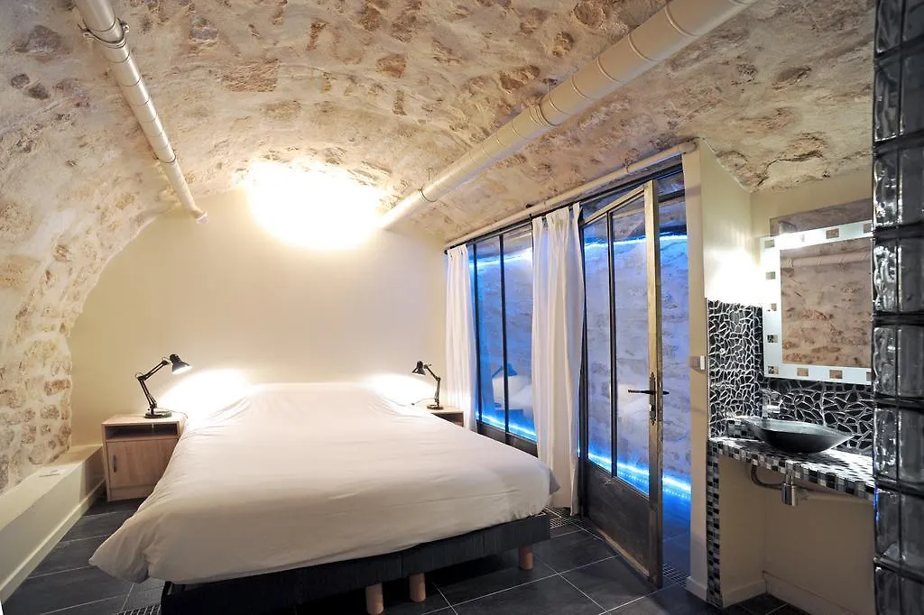 Unique Loft Apartment In Le Marais Париж
