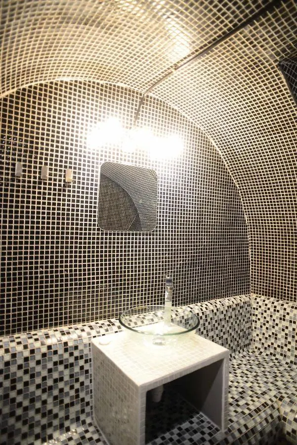 Unique Loft Apartment In Le Marais Париж